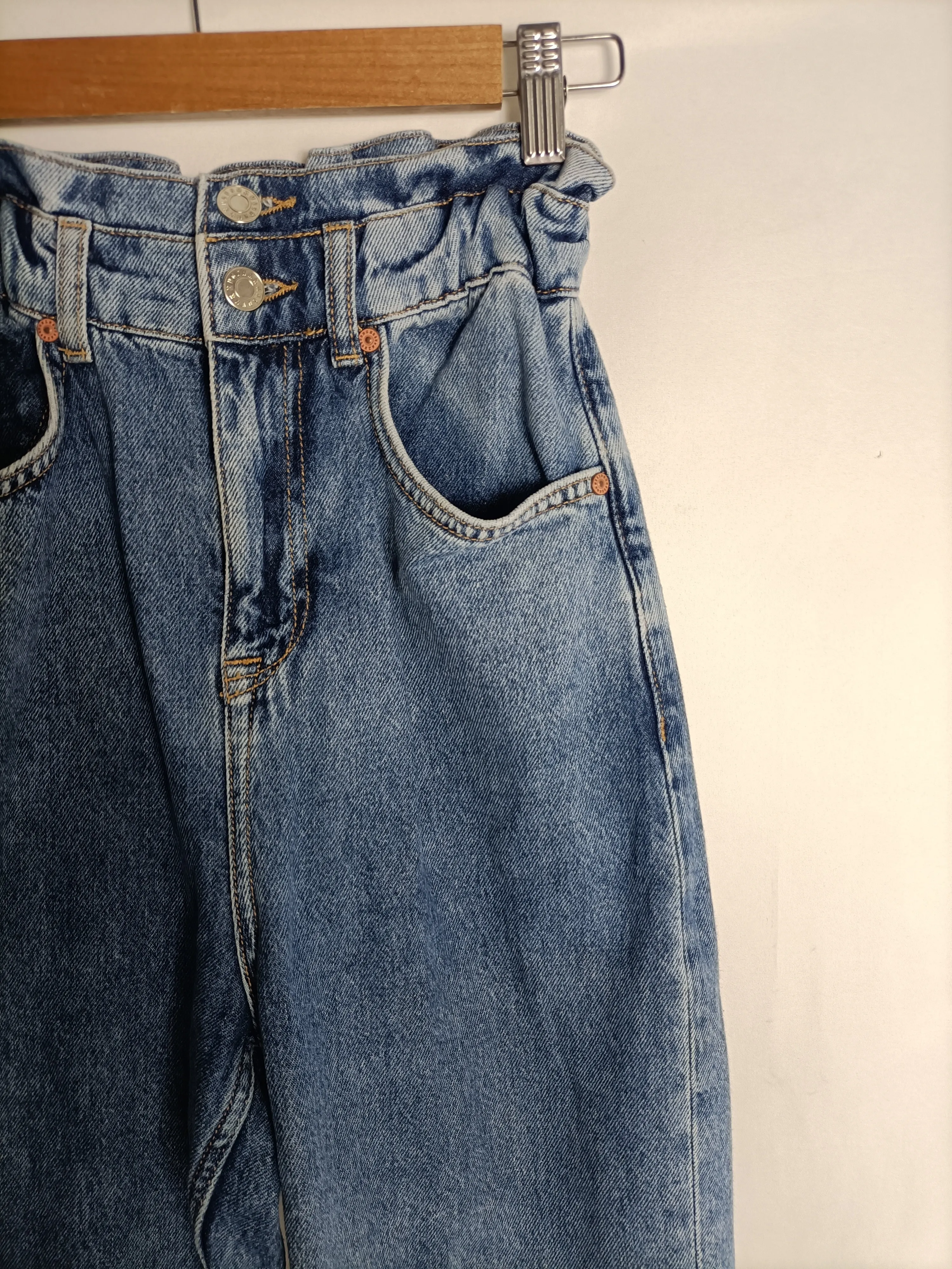 MANGO. Pantalón denim slowchy  T.34
